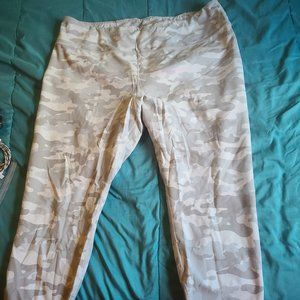Torrid Grey Camo Crop Active Leggings Sz 4